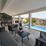 Miracle Villa
