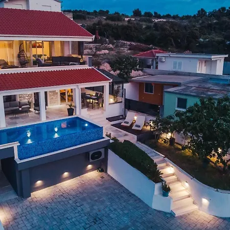 Miracle Villa